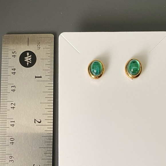 Green Glass Stone Stud Pierced Earrings - Picture 4 of 6